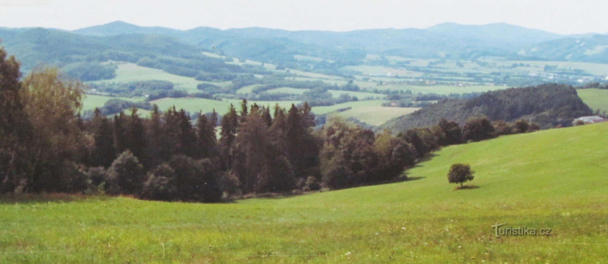 all'orizzonte la cresta principale delle colline di Vizovice