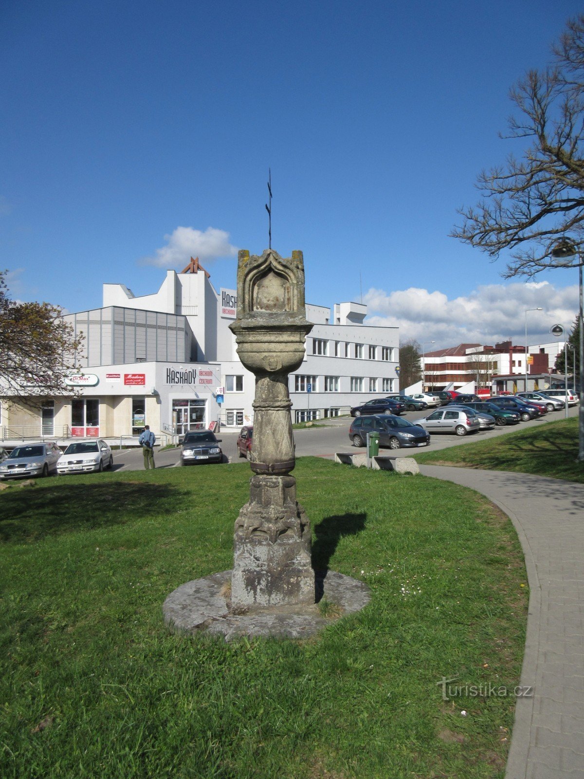 Albertnél a parkolóban