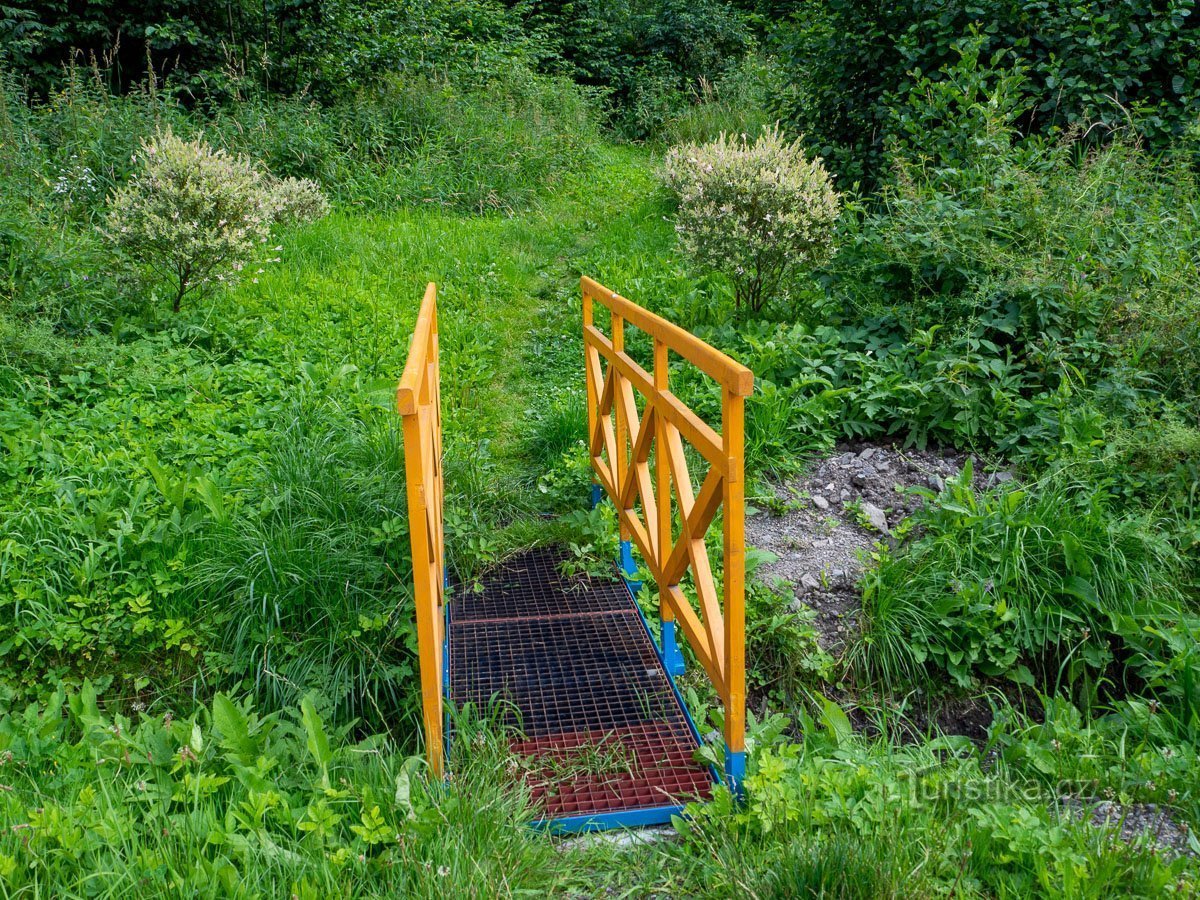 A yellow railing will point out the trickle