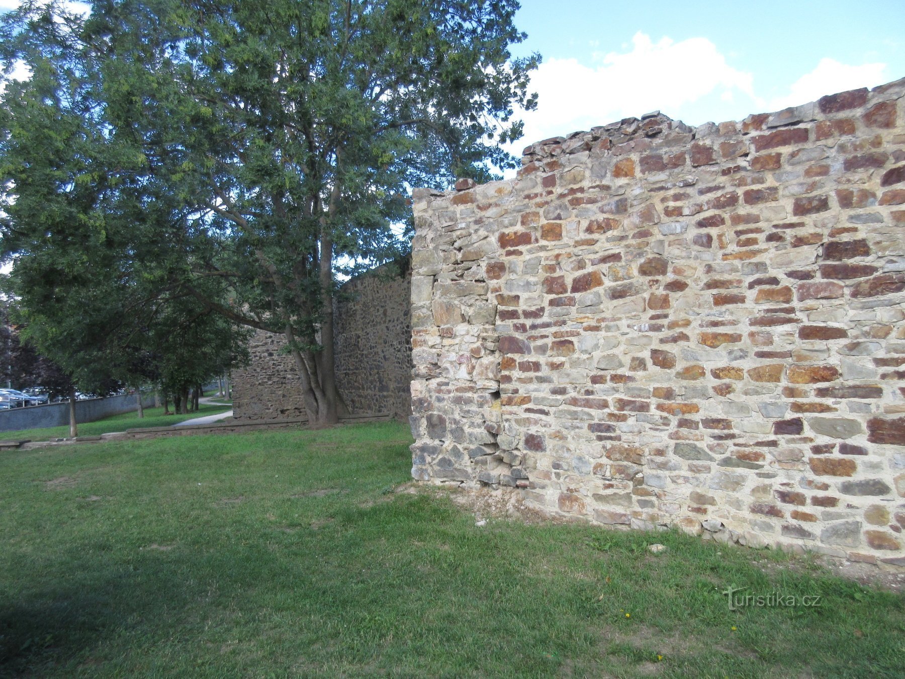 Bei Příkopě - die Überreste der Mauern