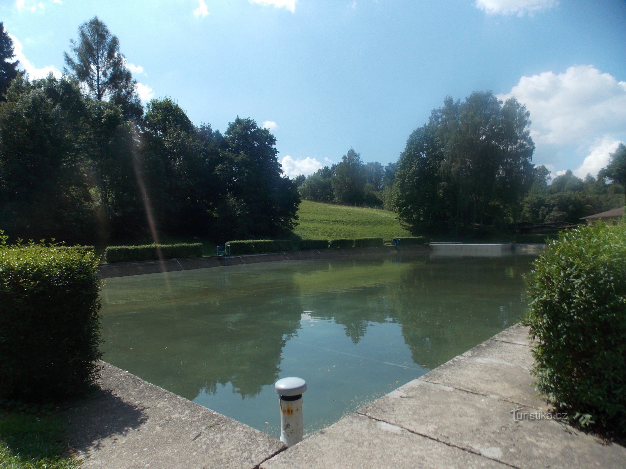 Zum Naturschwimmbad in Jablonné nad Orlicí