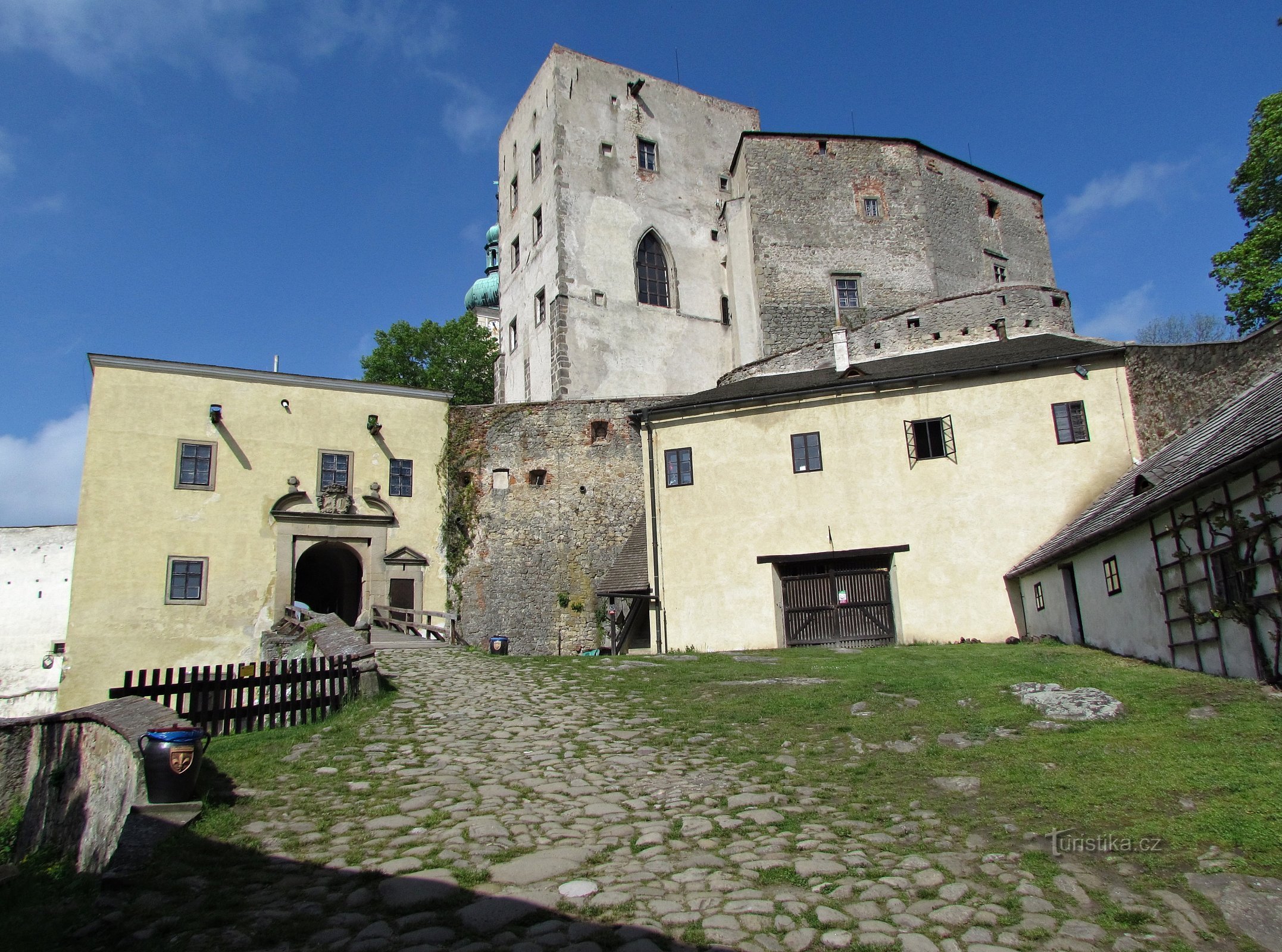 On a tour of Buchlova Castle