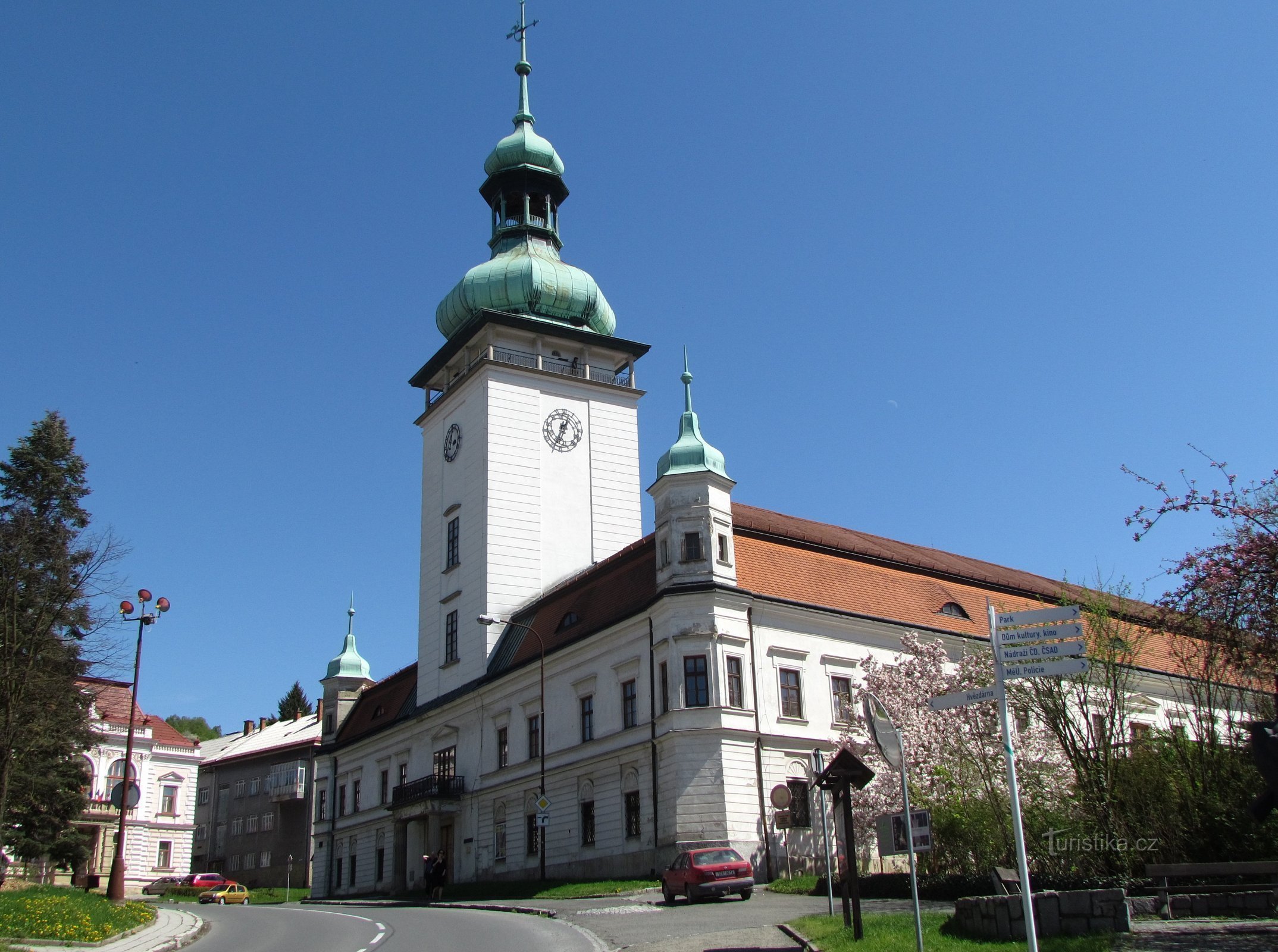 Lors d'une visite du château de Vsetín