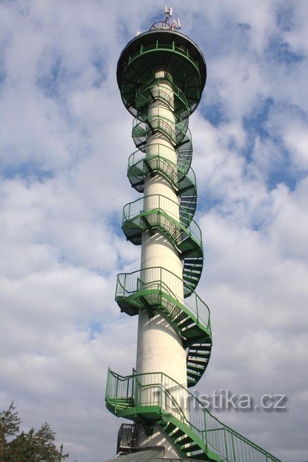 To the Podvrší lookout tower