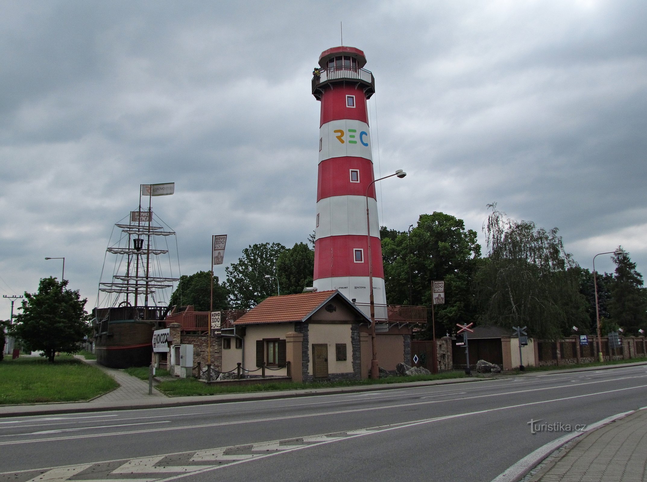 Para o mirante de Šrotík, NKP Špitálky e PP Čerťák