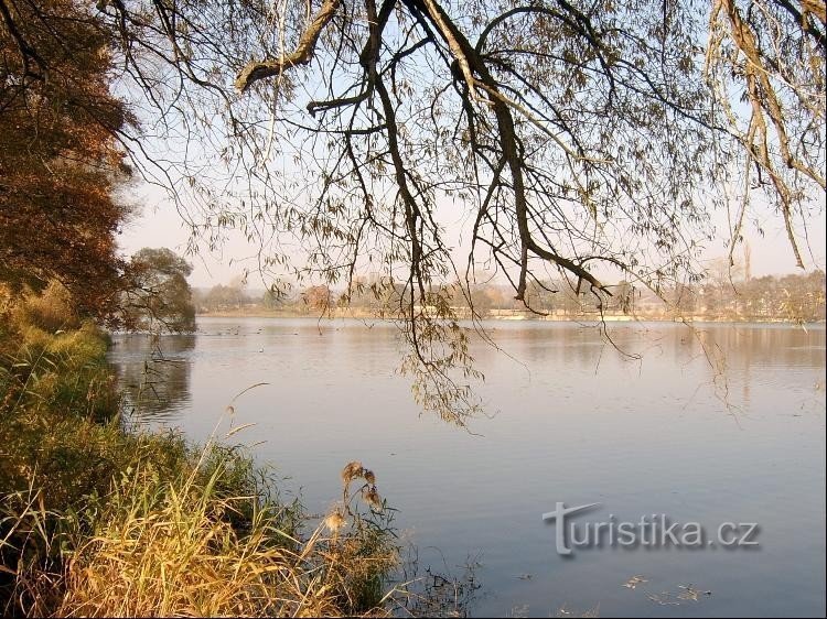 Spre nord-vest: vedere de pe malul sudic spre nord-vest