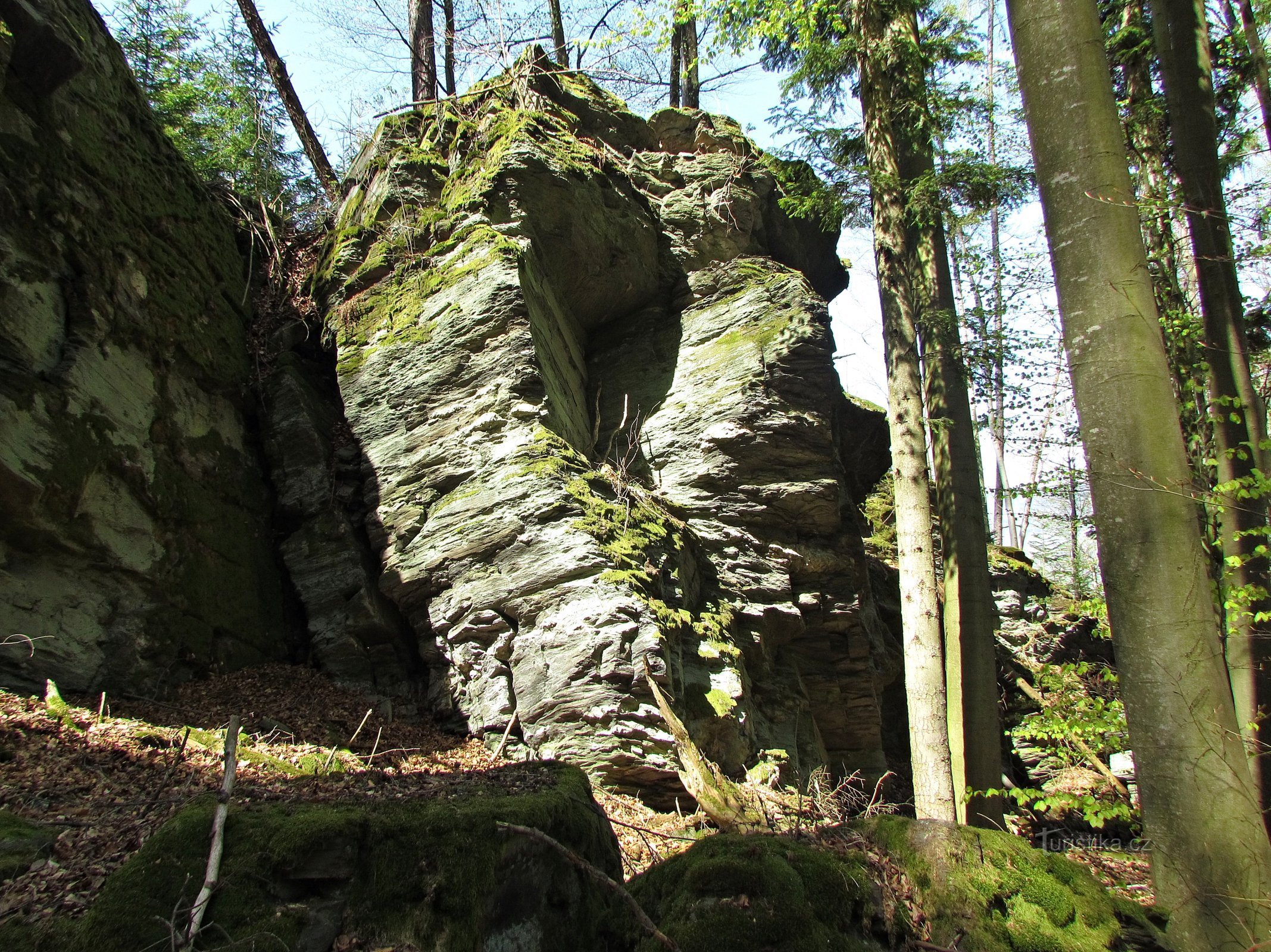 Trên đá Sklené vrch, Klapuš và mỏ đá Bohdík