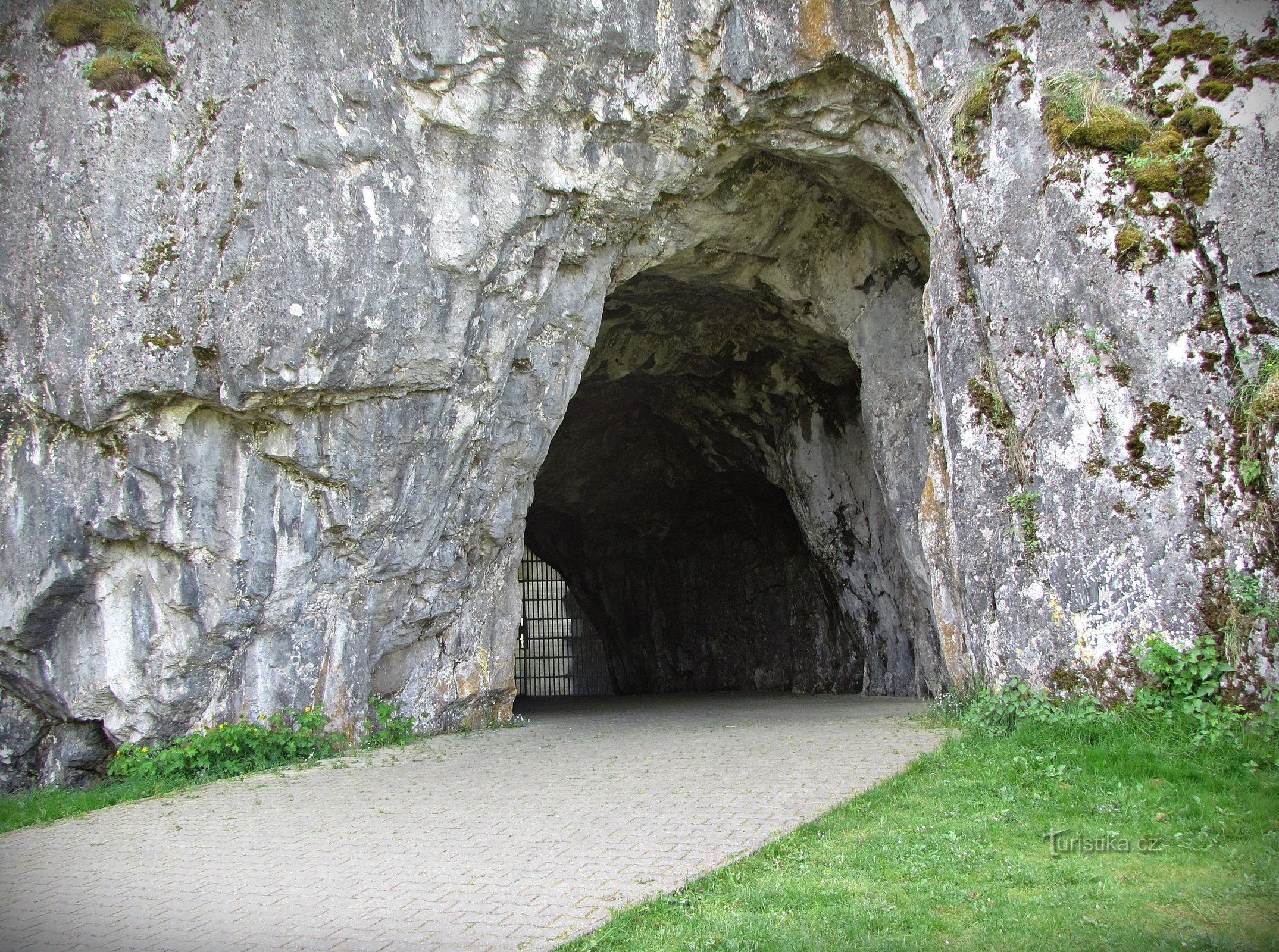 Att hoppa in i Moravian Karst