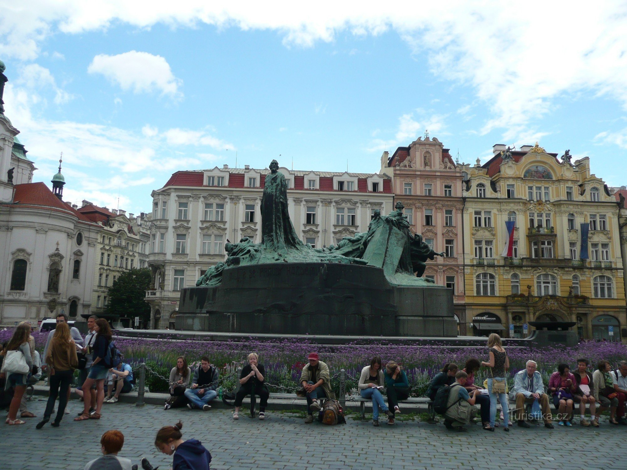 Sur la place de la vieille ville