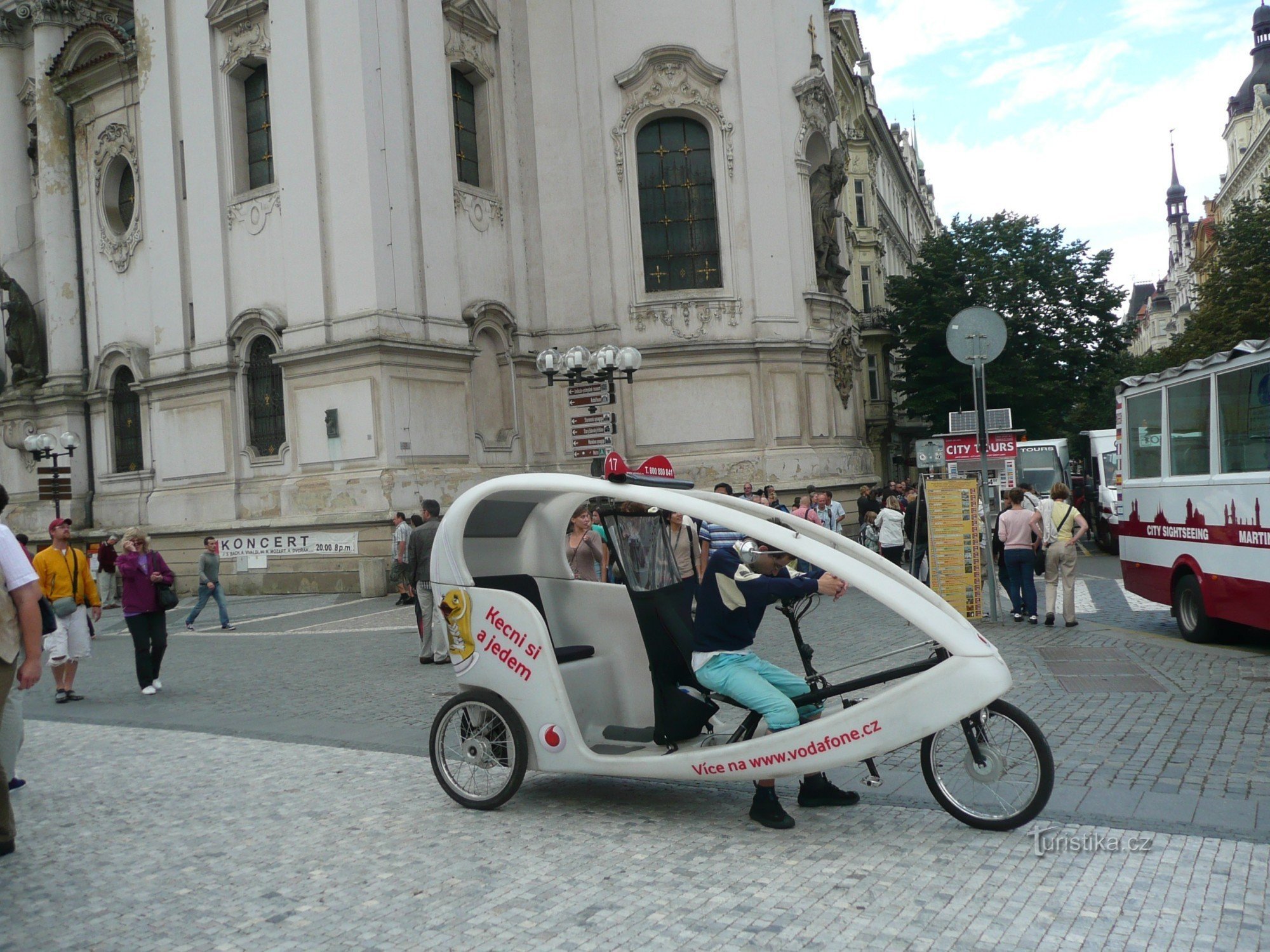 Sur la place de la vieille ville