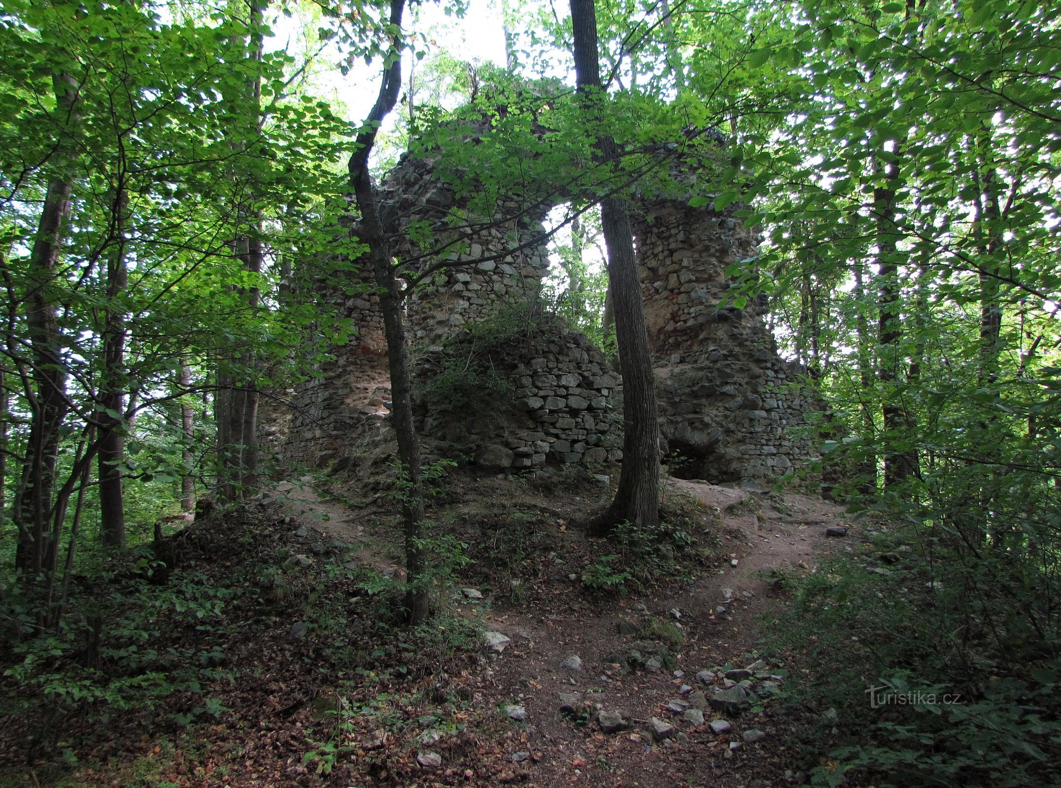 Vers les mystérieuses ruines de Blansek