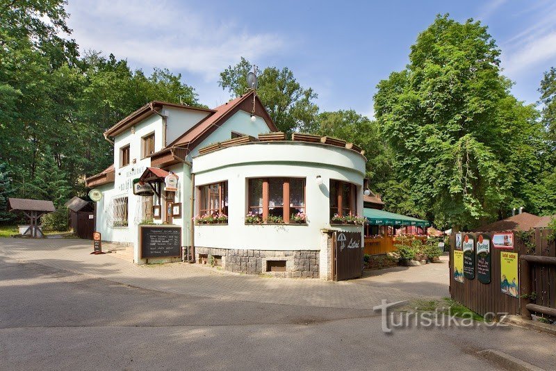 On the green meadow - restaurant