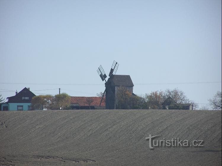 Na Varta: moinho na colina