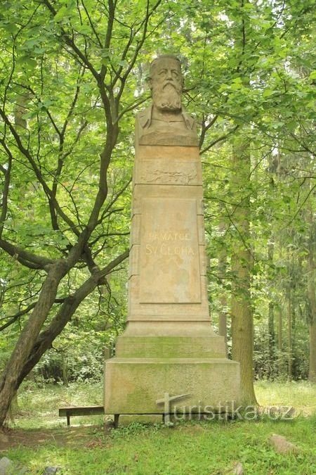 En Vinici - el túmulo funerario de Svatopluk Cecha