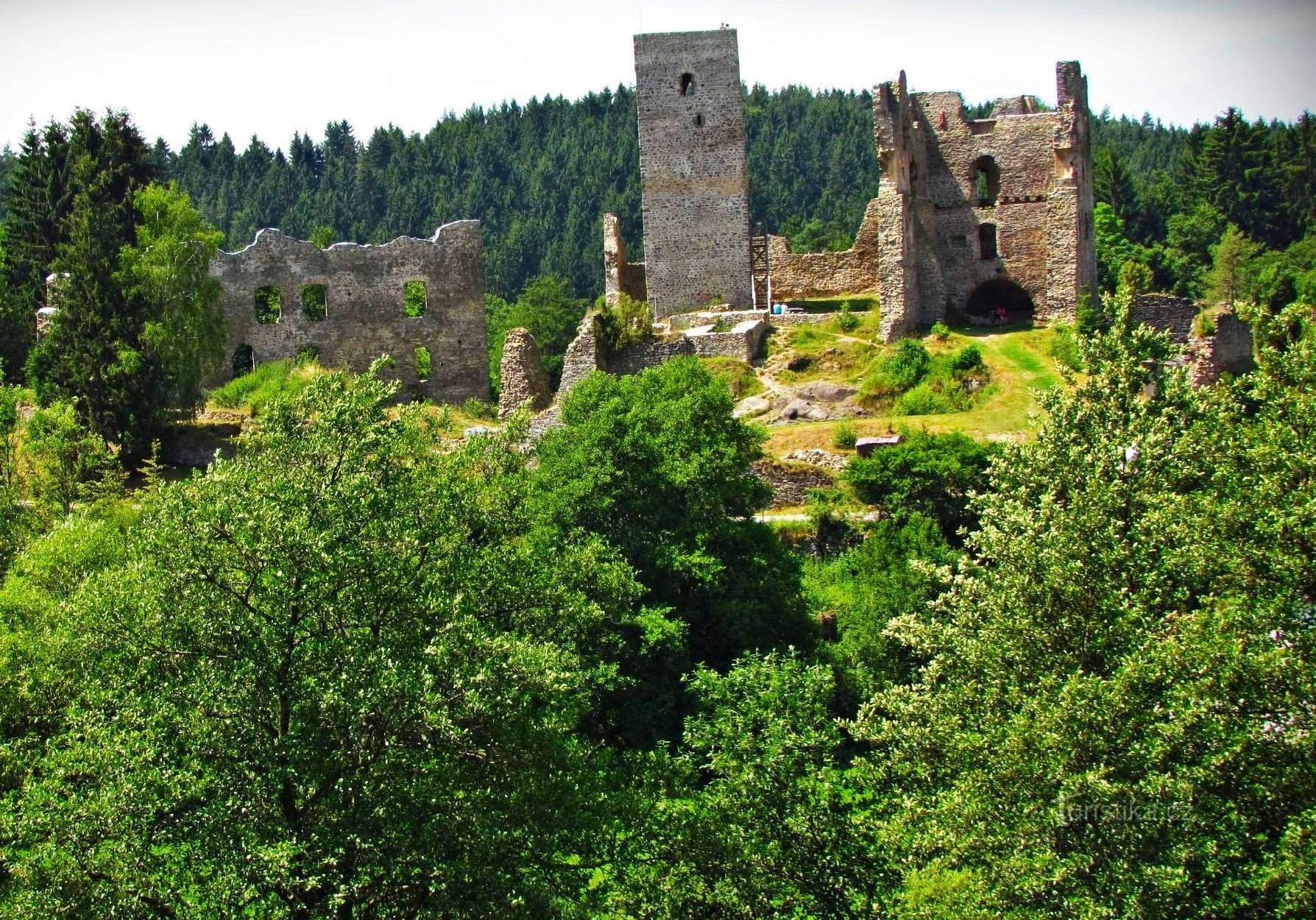 En las Tierras Altas - al castillo de Rokštejn en Jihlavsk