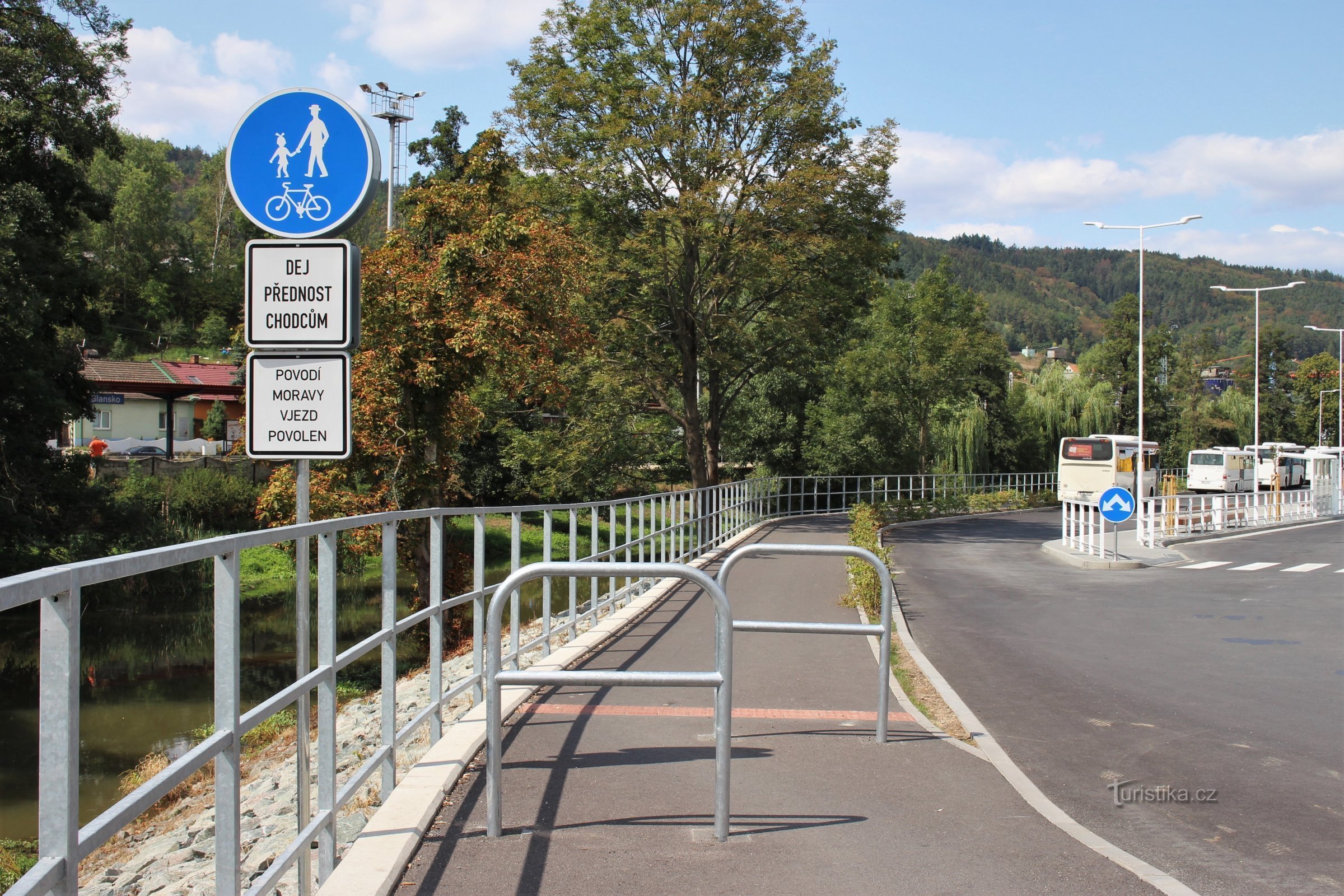 I begyndelsen af ​​busstationen