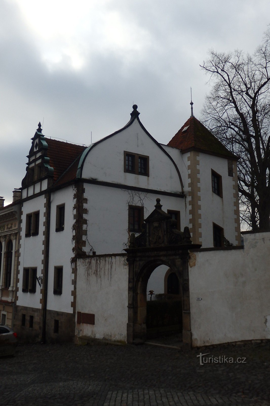 Al castillo en Benešov nad Ploučnicí