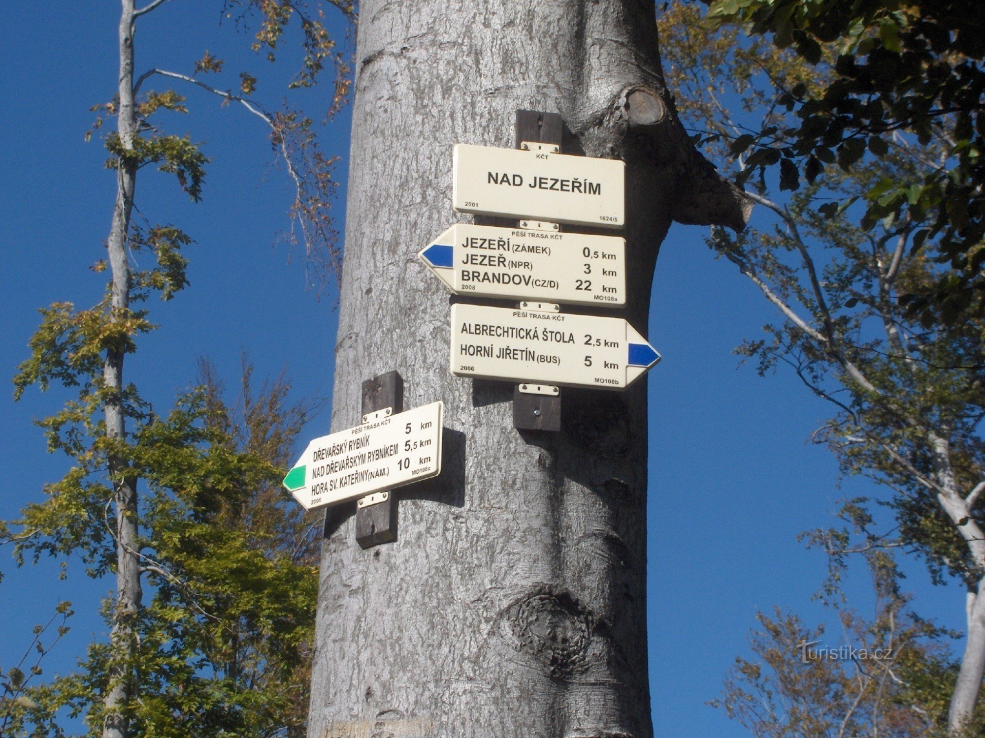 Zur Burg Jezeří aus Horní Jiřetín