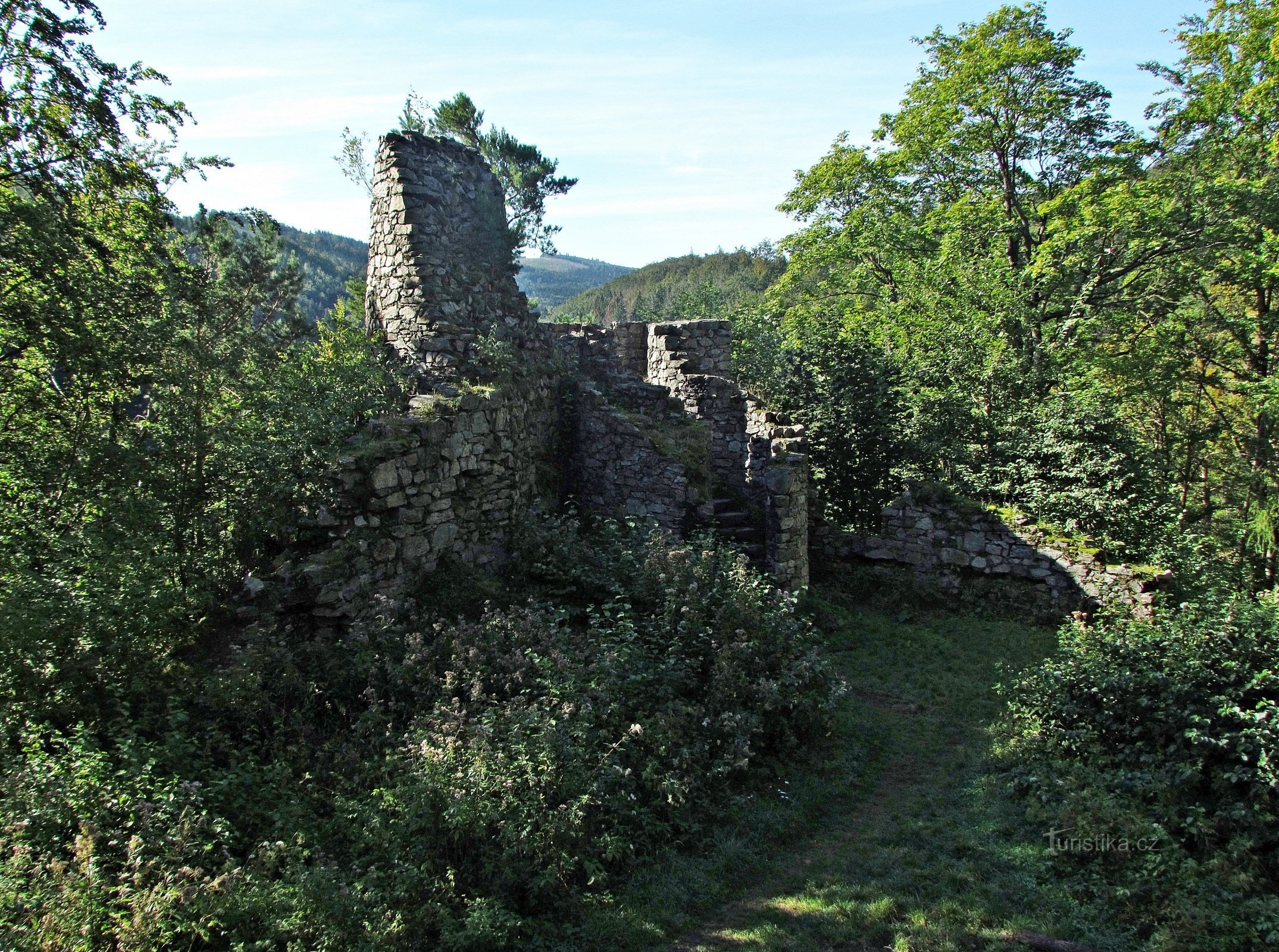 Aux ruines du château de Rychleby