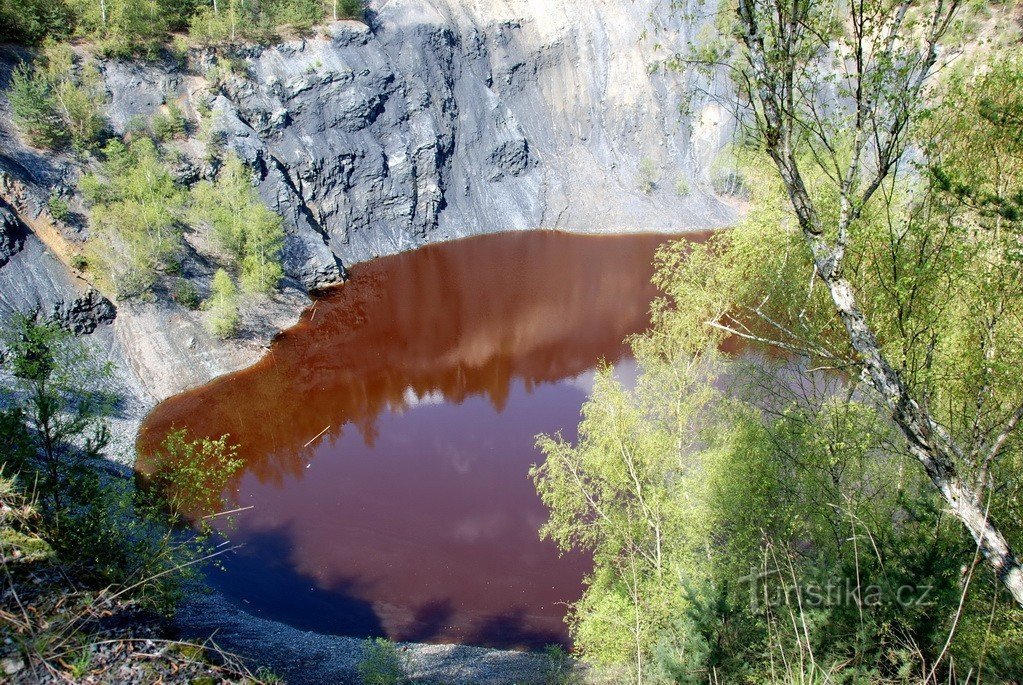 Den rödaktiga Hromnické-sjön
