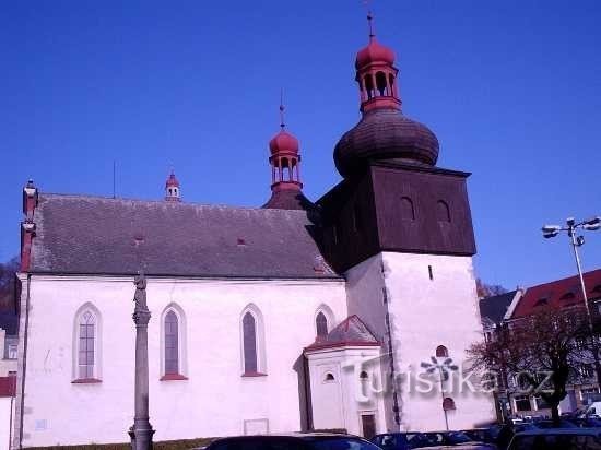Náchod - kostel sv. Vavřince. Foto Luděk Šlosar