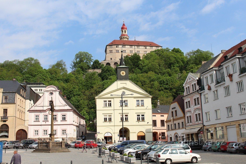Náchod, square and castle