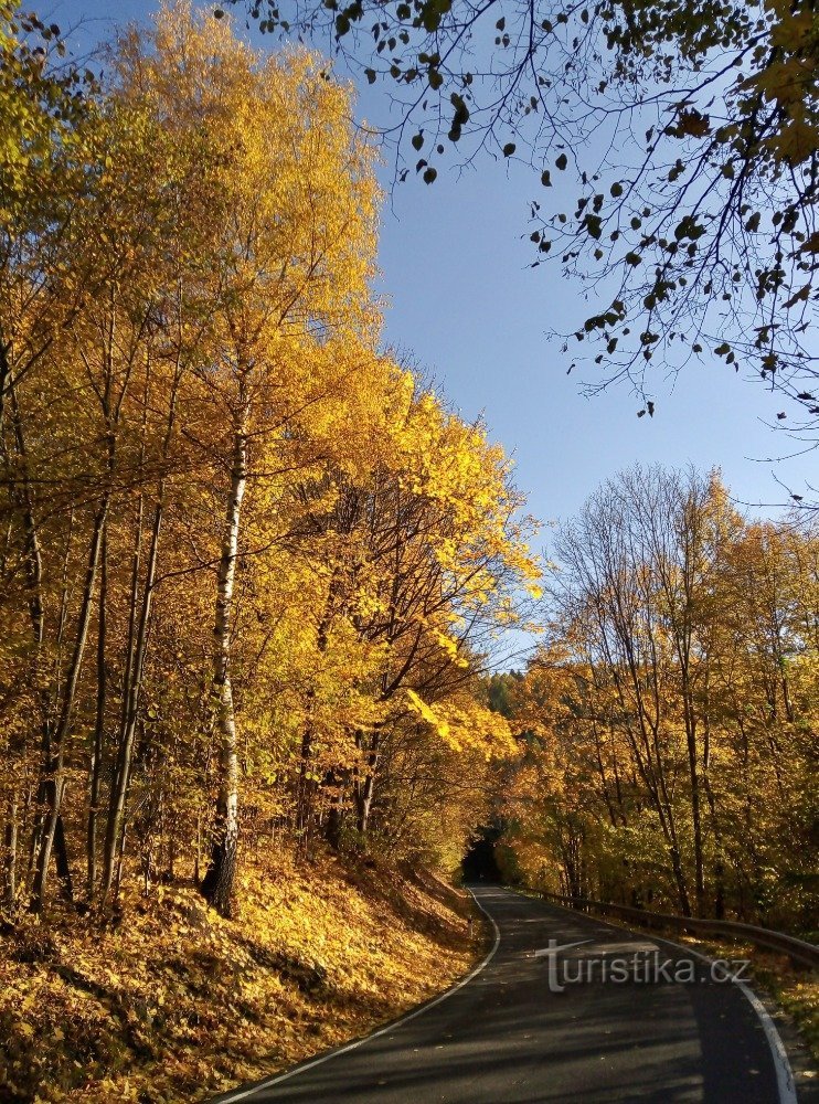 Bratrušovin yläpuolella