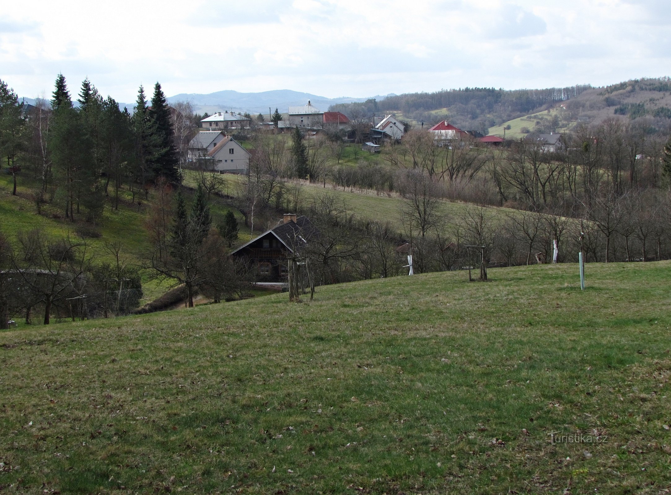 oberhalb des Dorfes