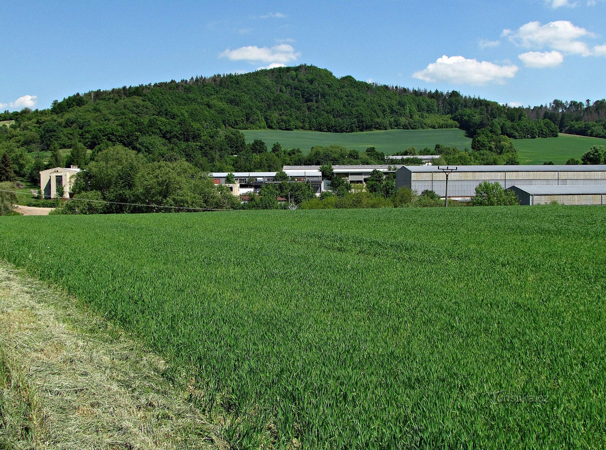 Lomnicín yläpuolella, taustalla PP Klášterce