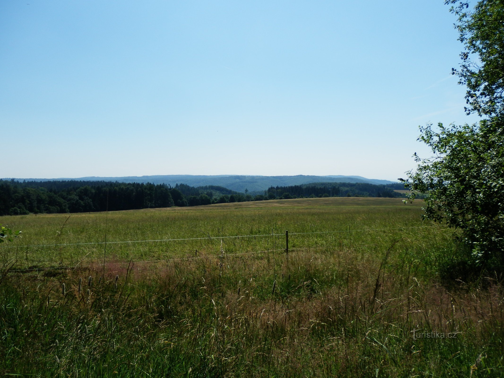 boven het dorp Pohořany