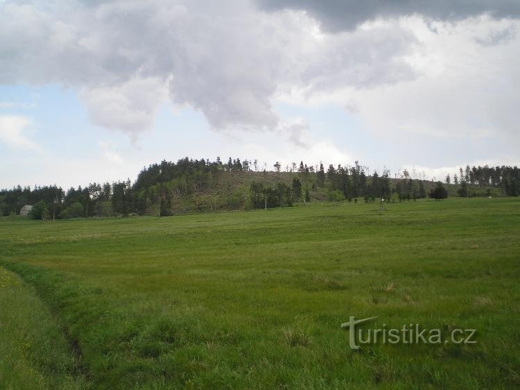 Rýžovna の上: 森林が伐採された山頂からは、中央部の興味深い景色を眺めることができます