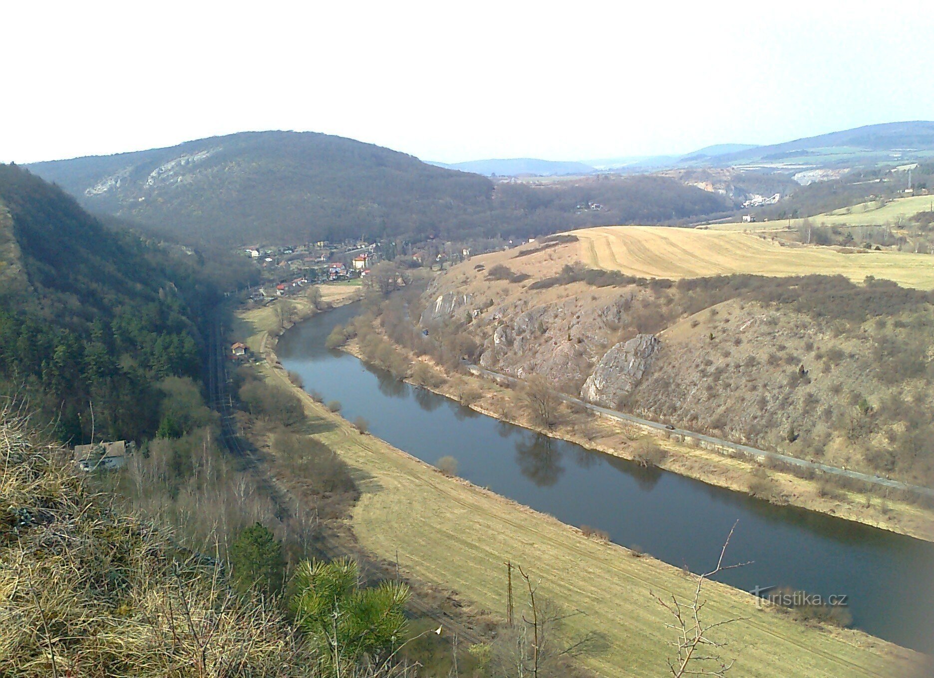 在 Tomášek vrch 1 上方