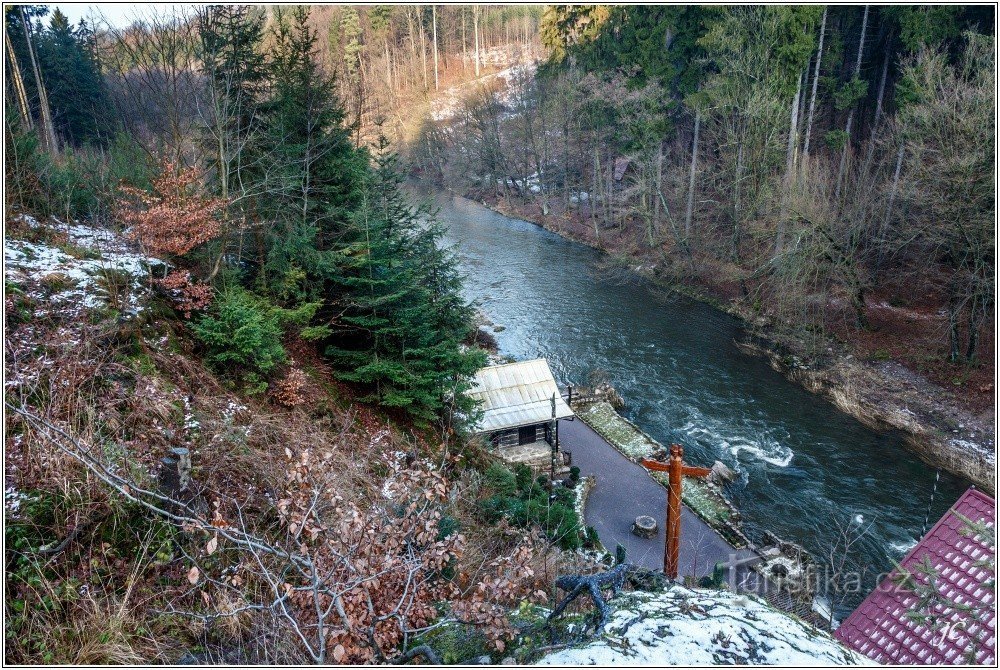 Oberhalb des Wasserfalls