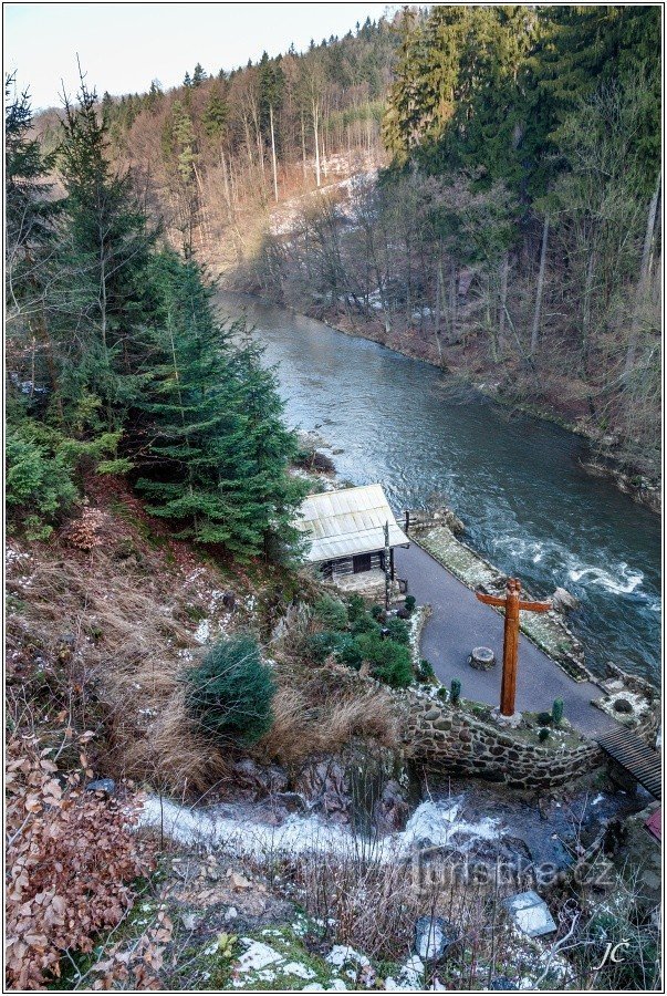 Oberhalb des Wasserfalls