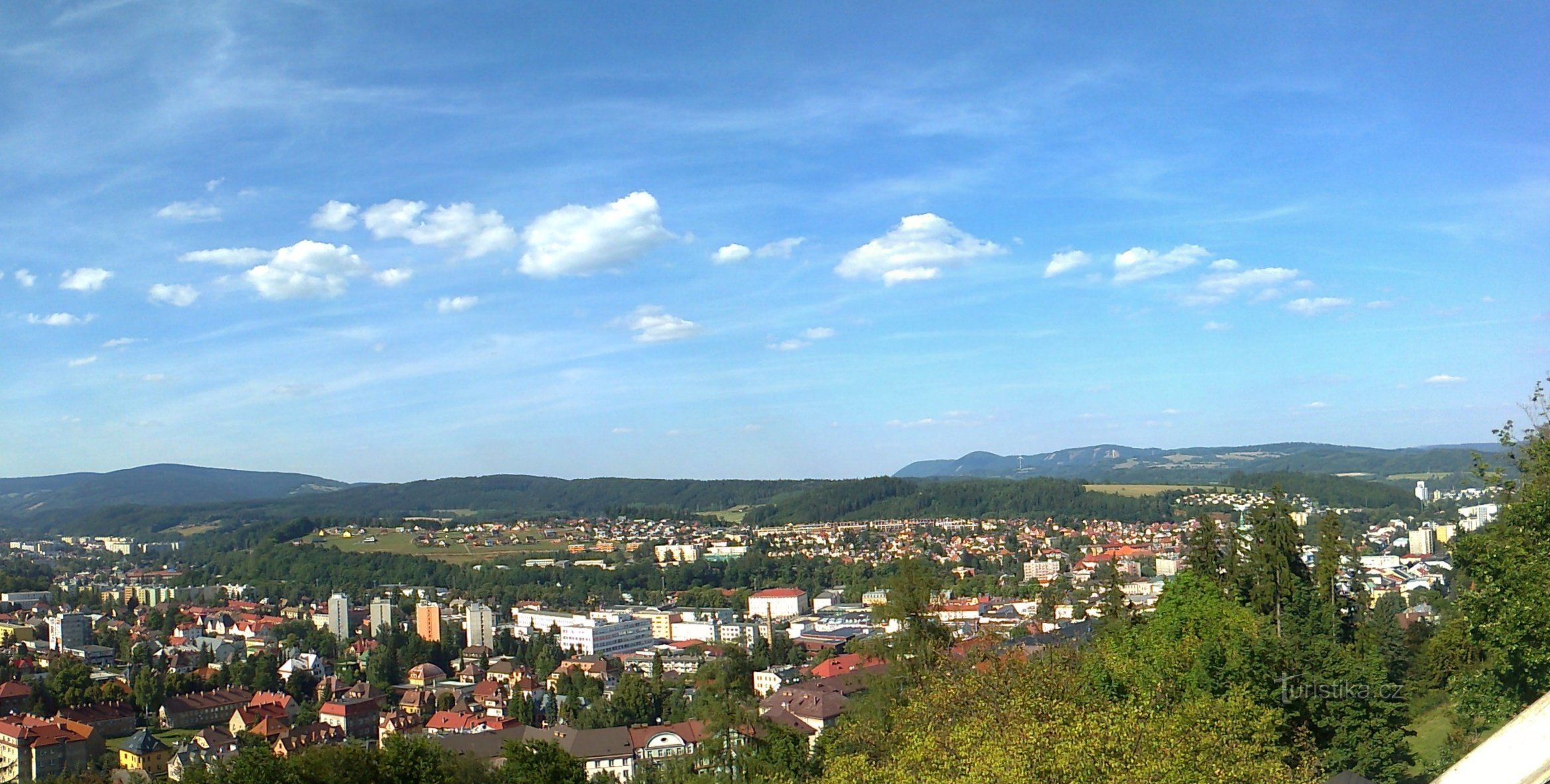 Όμορφη θέα στο Trtnov και στο Krkonoše