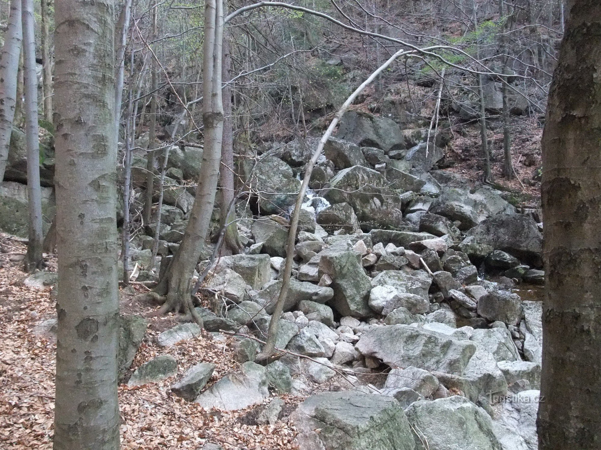 Een prachtige waterval op de Černý potoka