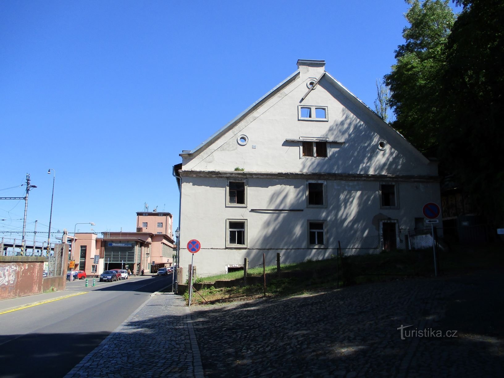 Dworzec kolejowy i dawny browar (Roudnice nad Labem, 31.7.2020)