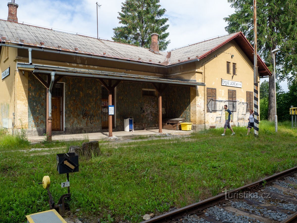 Der Bahnhof von Pomezí ist etwas vernachlässigt