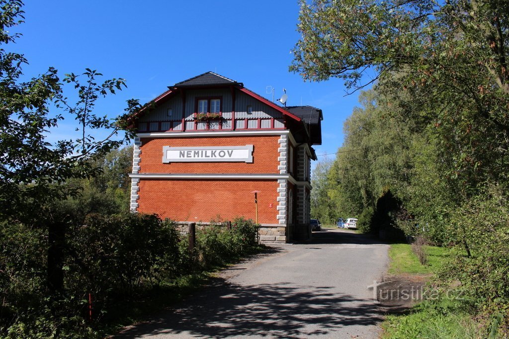 Nemilkovin asema, näkymä toiselta puolelta