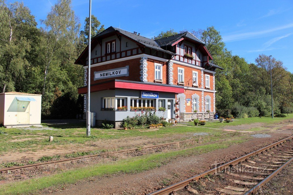 Nemilkov station, uitzicht vanaf de baan