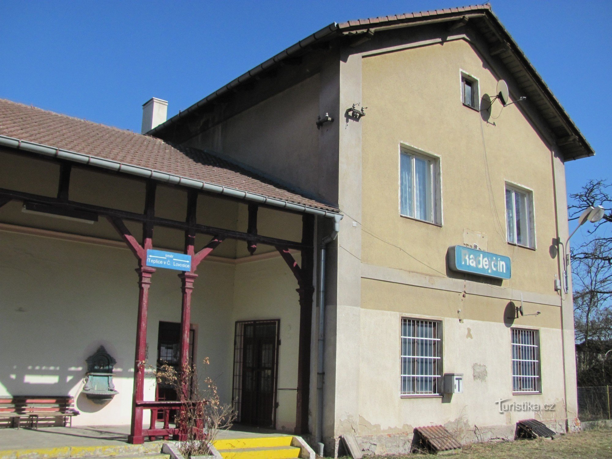 Bahnhof Radejčín