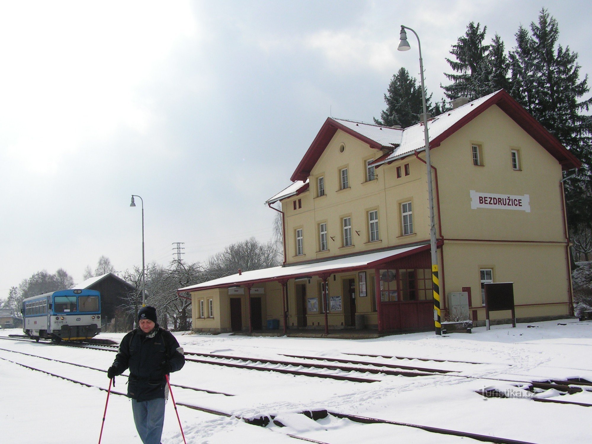 Haltestelle in Bezdružice