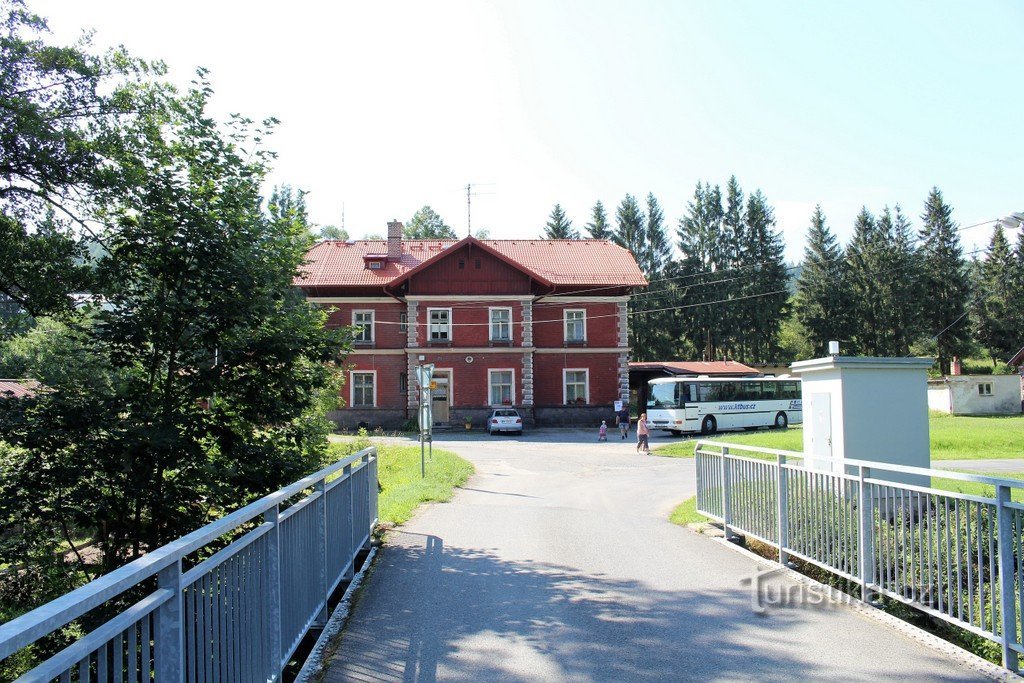 Nhà ga ở Kolinc