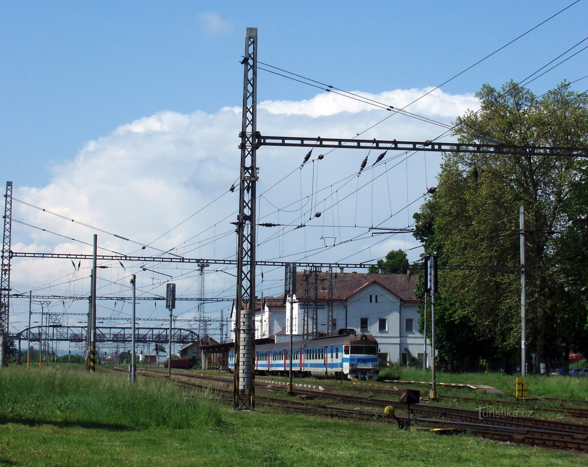 Ο σιδηροδρομικός σταθμός στο Nezamyslice