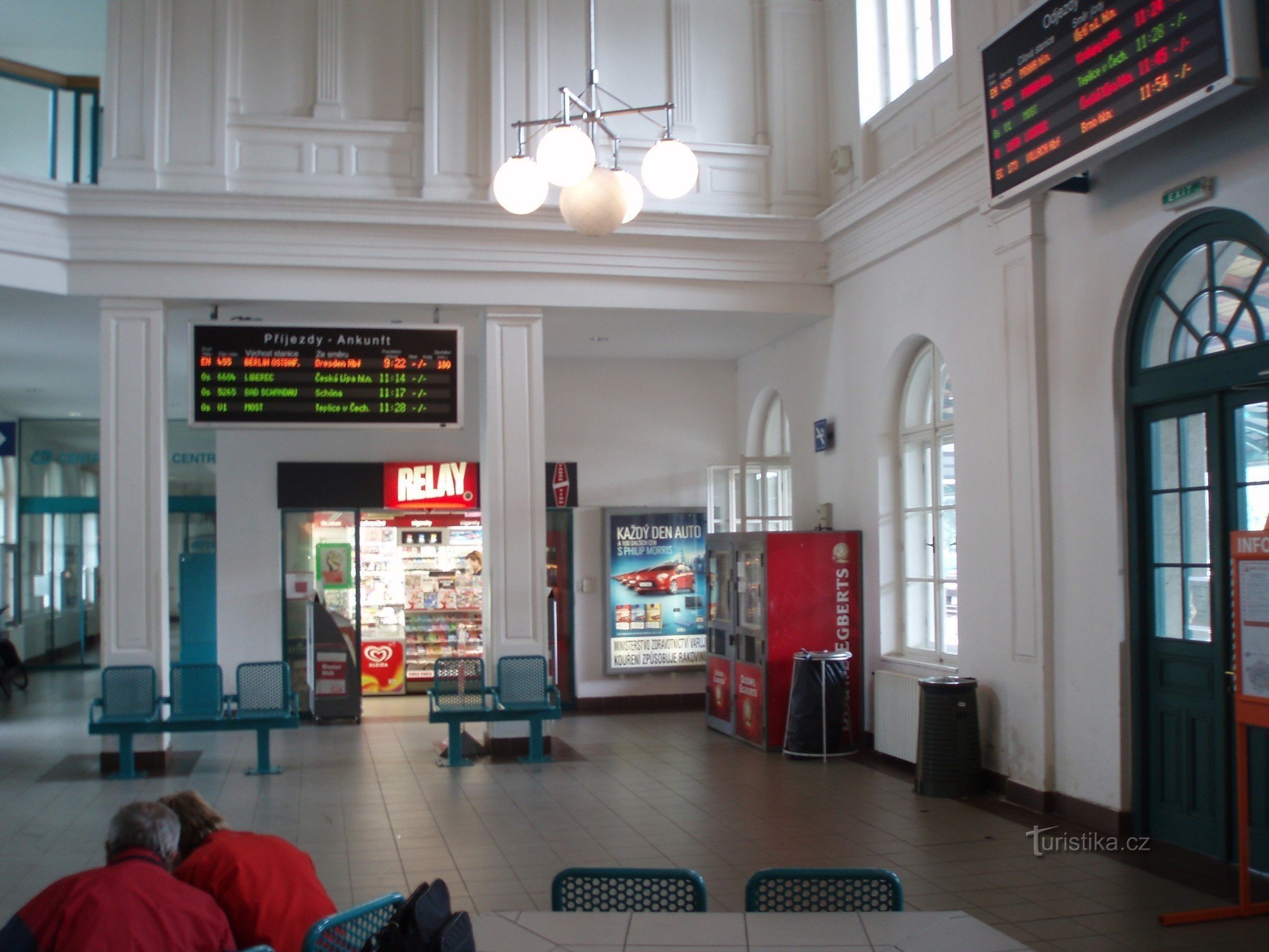 O salão da estação em Děčín