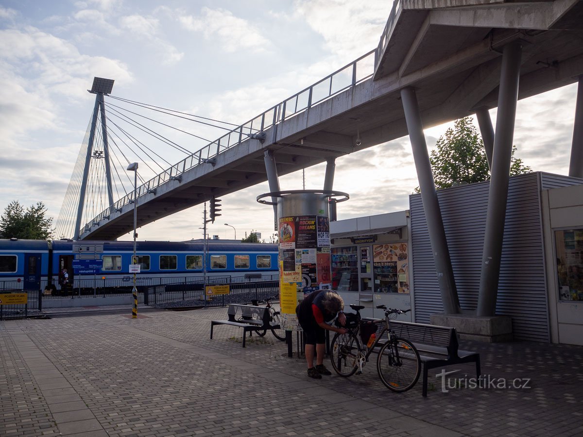 駅の歩道橋