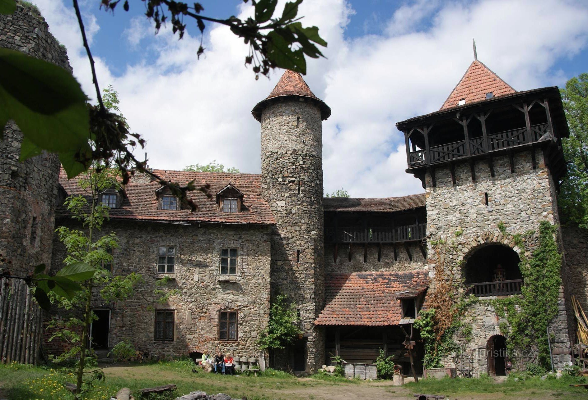 the courtyard of the New Castle