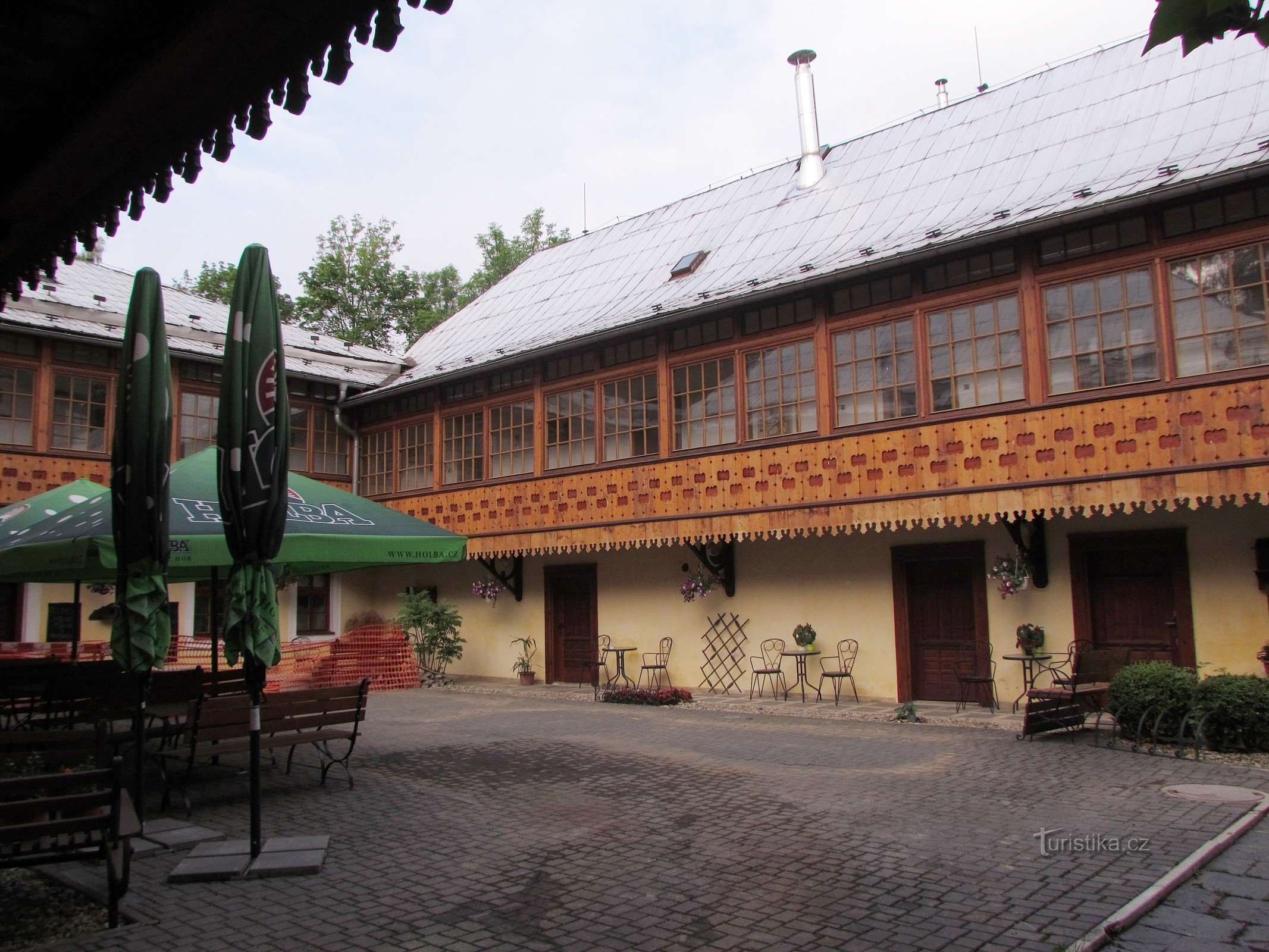 el patio del castillo de Grohmann en Vrbno