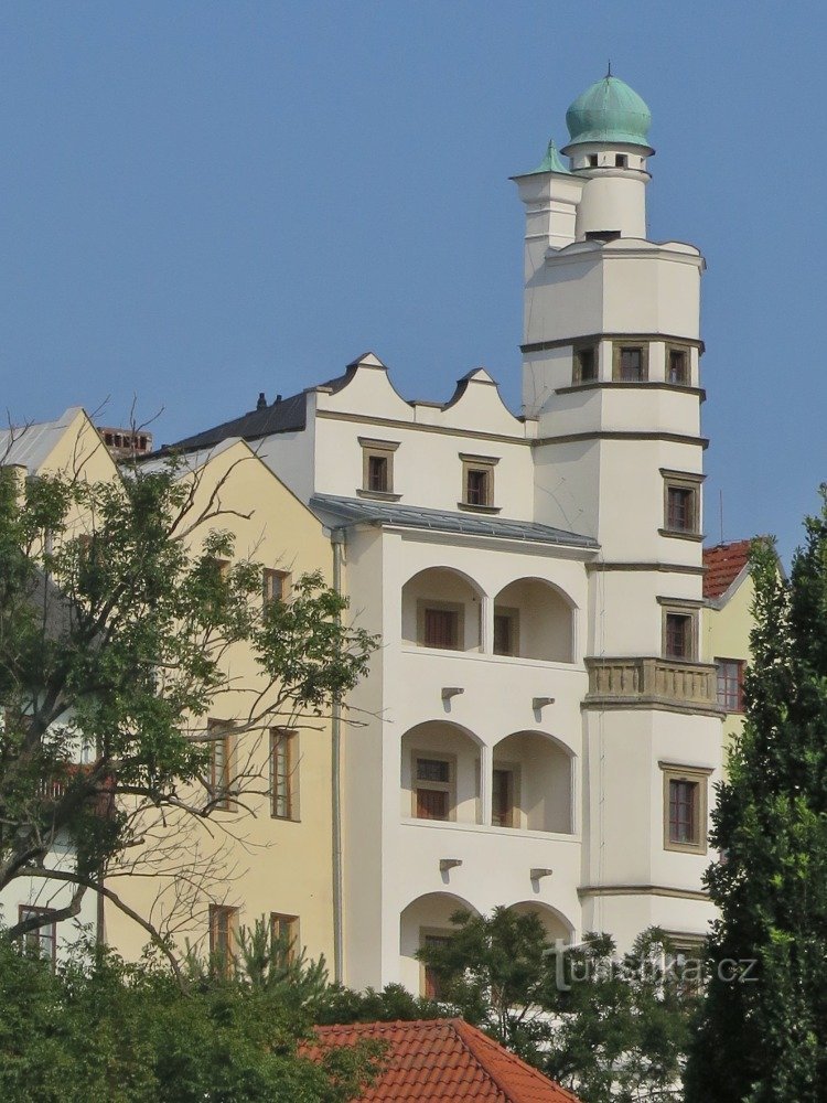 lado del patio y el Observatorio