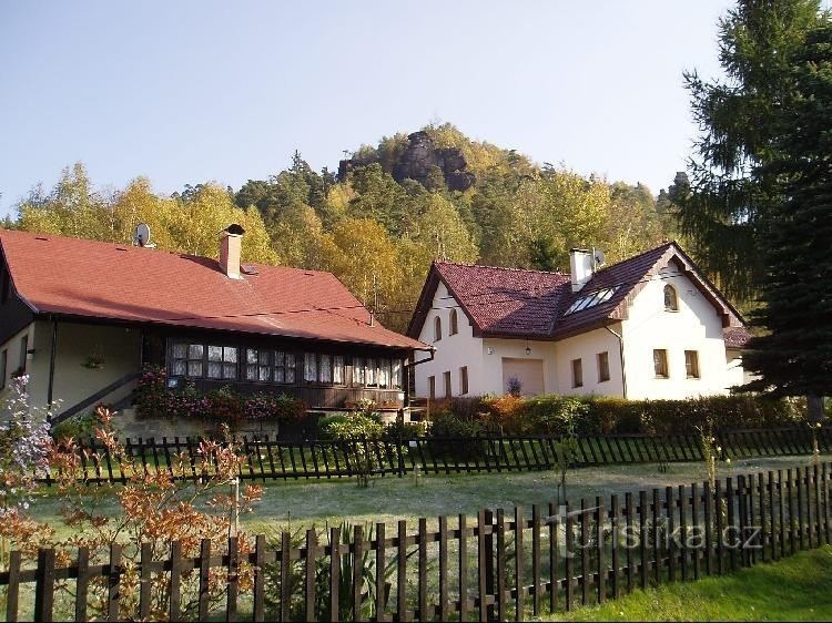 An der Spitze befindet sich der Aussichtspunkt Medvěd